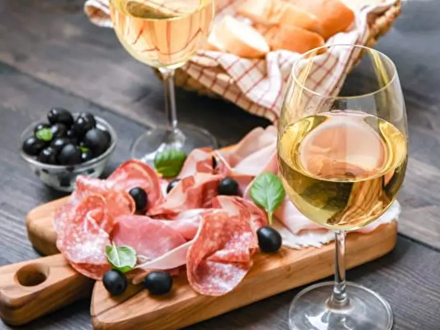 negozio in vendita a Massarosa in zona Piano di Conca