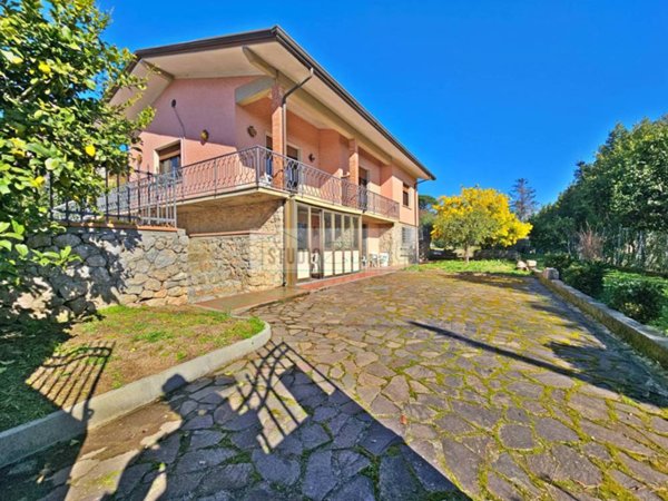 casa indipendente in vendita a Massarosa in zona Corsanico