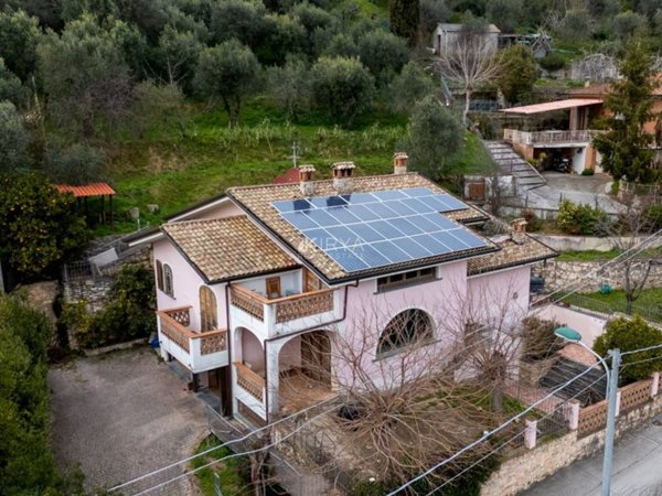 casa indipendente in vendita a Massarosa in zona Bargecchia