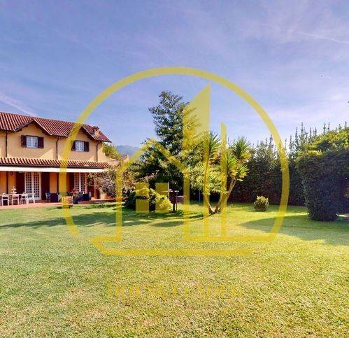casa indipendente in vendita a Massarosa in zona Piano di Mommio