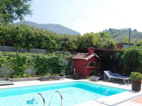 casa indipendente in vendita a Massarosa in zona Bozzano