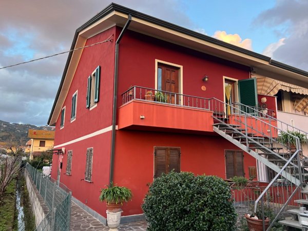 casa indipendente in vendita a Massarosa in zona Piano di Conca