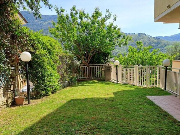 casa indipendente in vendita a Massarosa in zona Bozzano