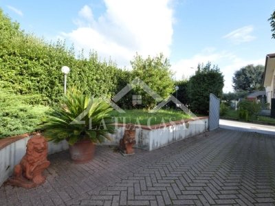 casa indipendente in vendita a Massarosa