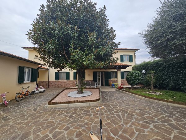 casa indipendente in vendita a Massarosa