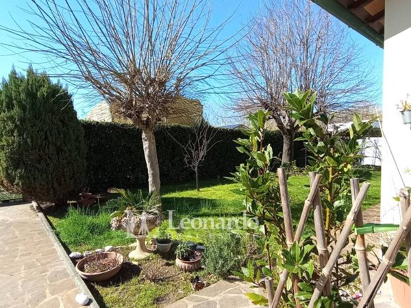 casa indipendente in vendita a Massarosa