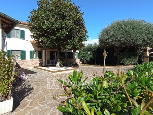 casa indipendente in vendita a Massarosa