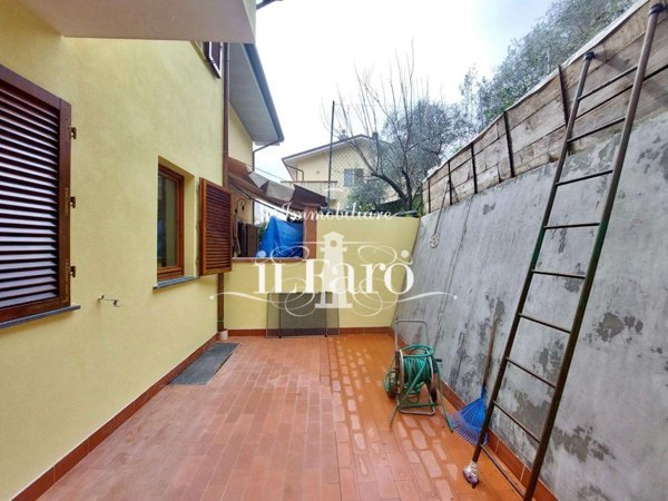 intera palazzina in vendita a Massarosa in zona Bozzano