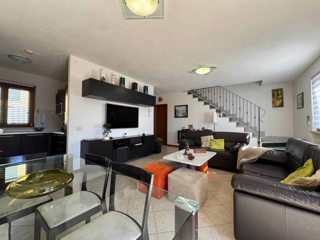 casa indipendente in vendita a Massarosa in zona Quiesa
