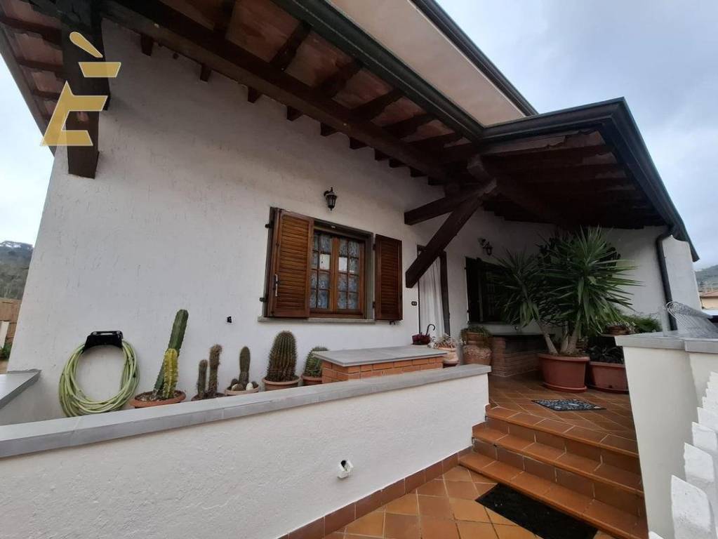casa indipendente in vendita a Massarosa in zona Stiava