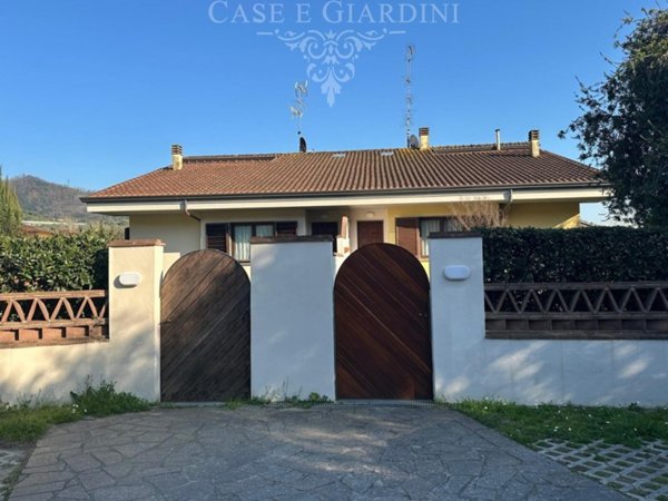 casa indipendente in vendita a Massarosa
