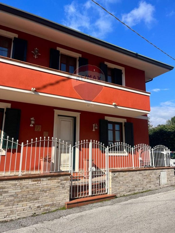 casa indipendente in vendita a Massarosa in zona Corsanico