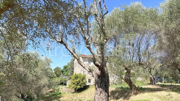 casale in vendita a Massarosa in zona Pieve a Elici