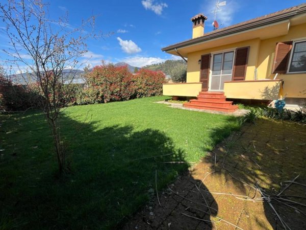 casa indipendente in vendita a Massarosa in zona Piano di Mommio