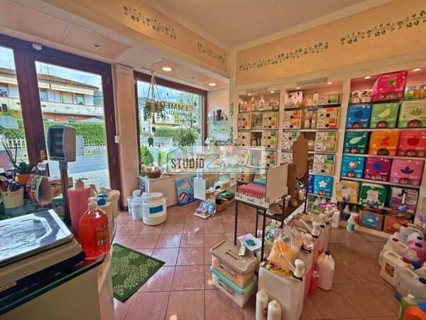 locale commerciale in vendita a Massarosa in zona Piano del Quercione
