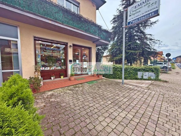 locale commerciale in vendita a Massarosa in zona Piano del Quercione
