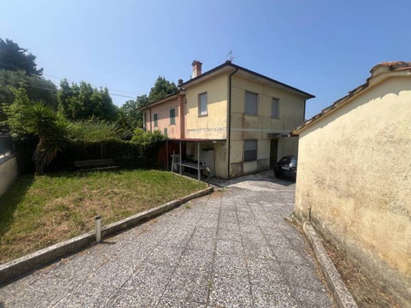 casa indipendente in vendita a Massarosa in zona Bargecchia
