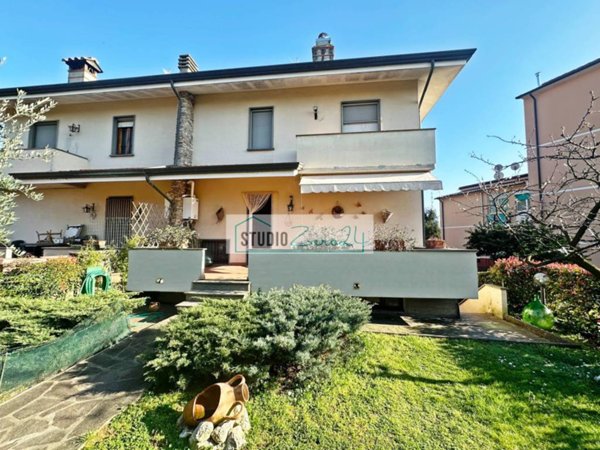 casa indipendente in vendita a Massarosa in zona Piano di Mommio