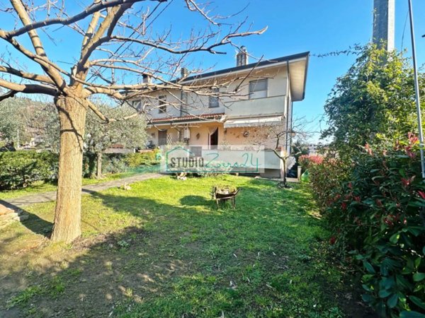 casa indipendente in vendita a Massarosa in zona Piano di Mommio