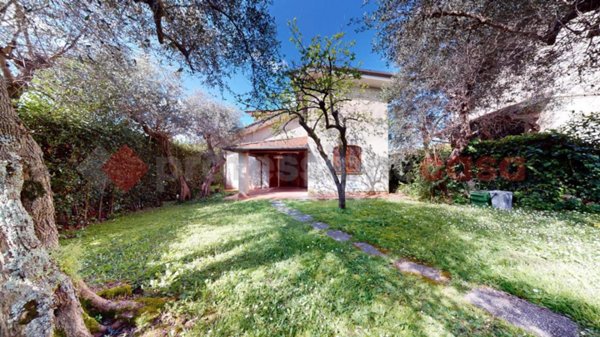 casa indipendente in vendita a Massarosa in zona Bargecchia