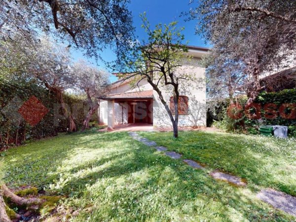 casa indipendente in vendita a Massarosa in zona Bargecchia