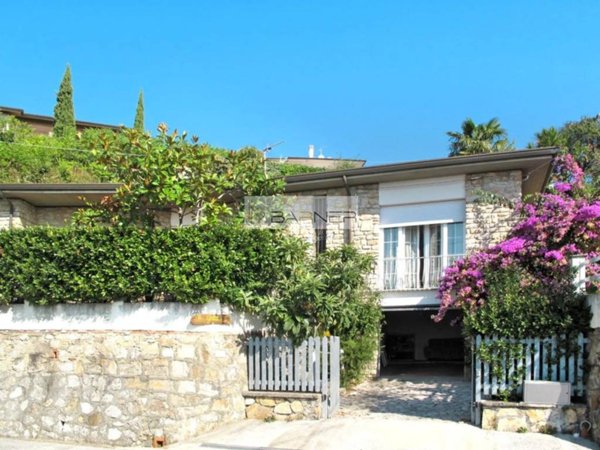 casa indipendente in vendita a Massarosa in zona Corsanico