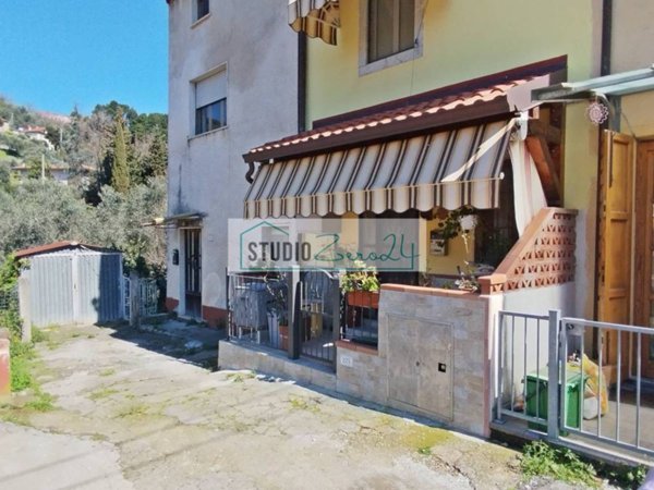 casa indipendente in vendita a Massarosa in zona Bargecchia