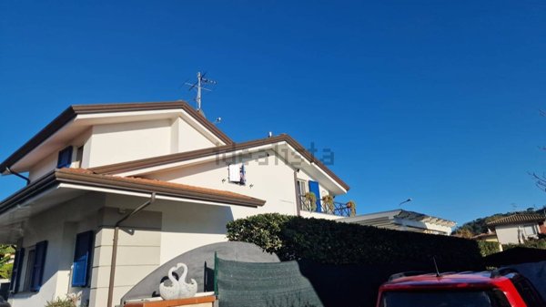 casa indipendente in vendita a Massarosa