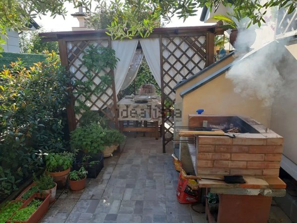 casa indipendente in vendita a Massarosa