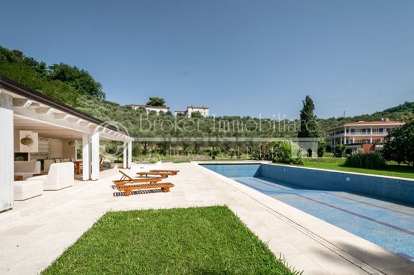 villa in vendita a Massarosa in zona Massaciuccoli