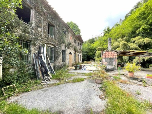 locale commerciale in vendita a Massarosa