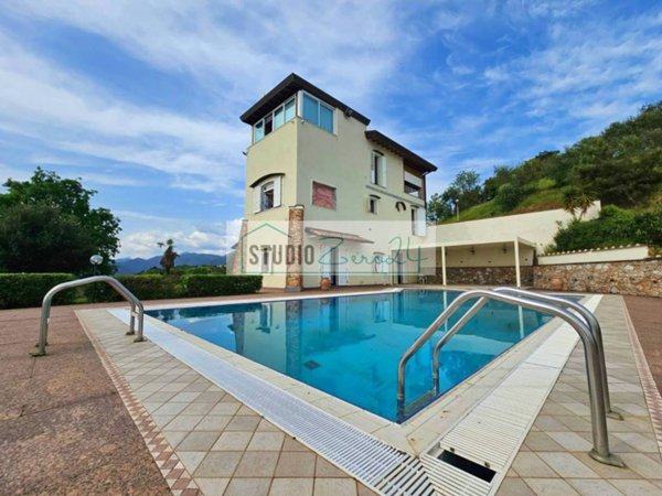 casa indipendente in vendita a Massarosa in zona Corsanico