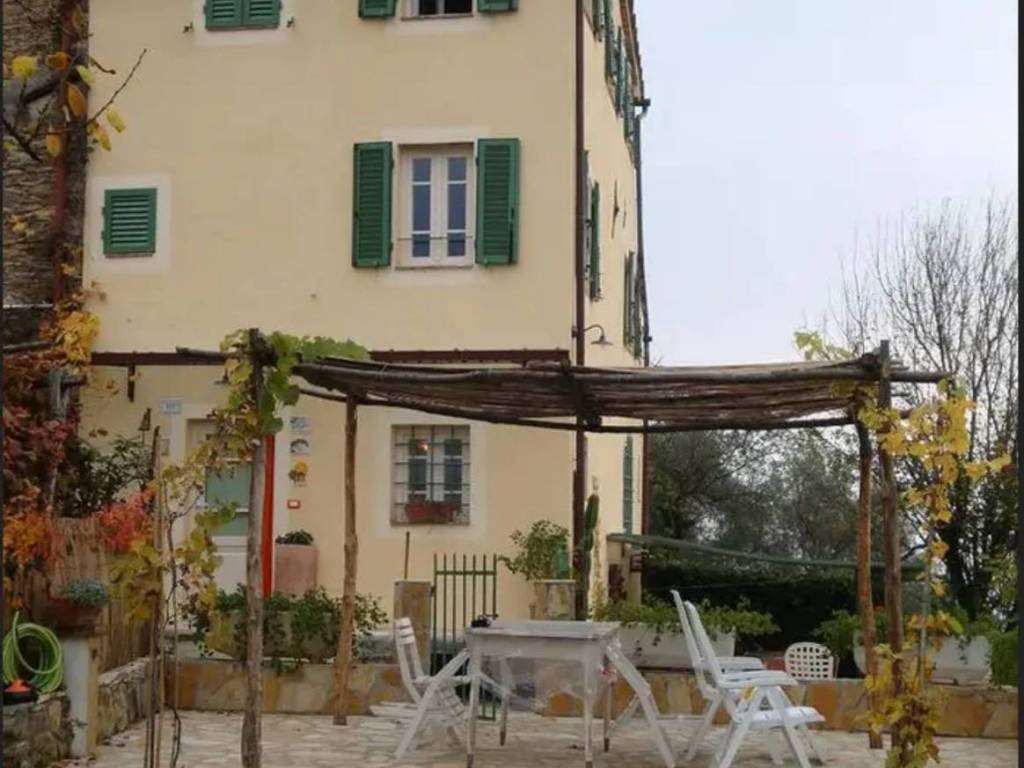 casa indipendente in vendita a Massarosa in zona Montigiano