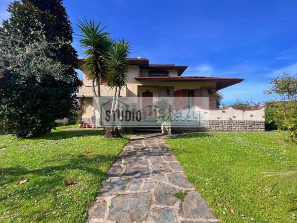 casa indipendente in vendita a Massarosa in zona Piano di Mommio