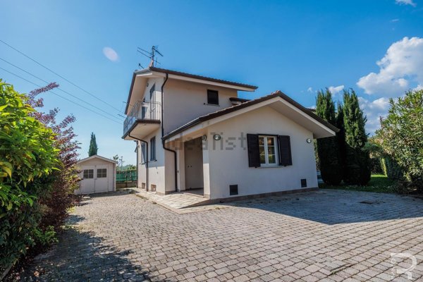 casa indipendente in vendita a Massarosa in zona Quiesa