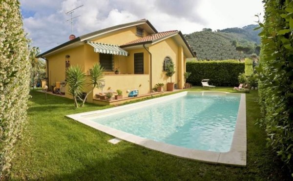 casa indipendente in vendita a Massarosa in zona Corsanico