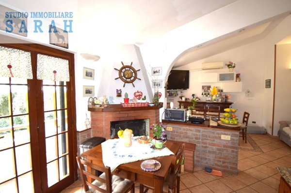 casa indipendente in vendita a Massarosa in zona Piano del Quercione
