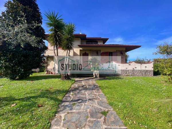 casa indipendente in vendita a Massarosa in zona Piano di Mommio