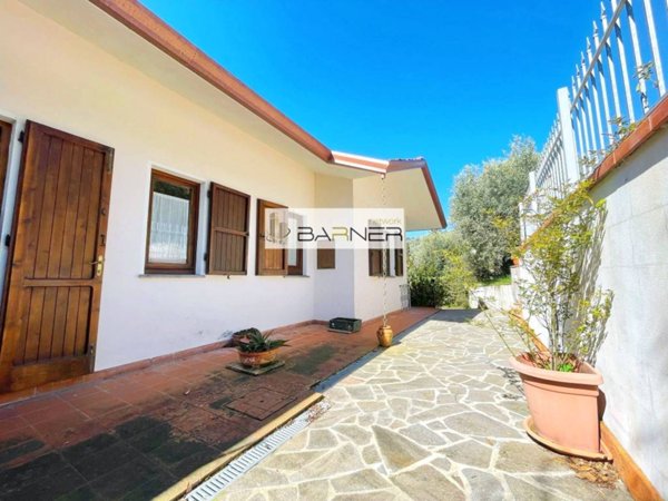 casa indipendente in vendita a Massarosa in zona Corsanico