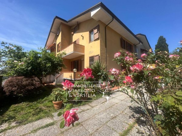 casa indipendente in vendita a Massarosa