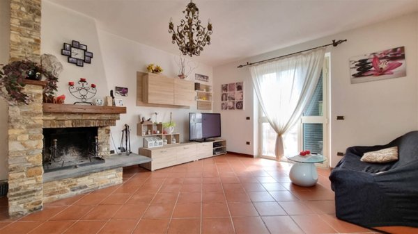 casa indipendente in vendita a Massarosa in zona Bozzano