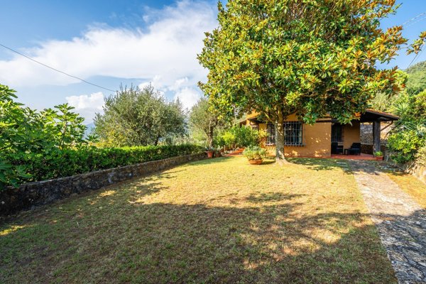 casa indipendente in vendita a Massarosa in zona Mommio