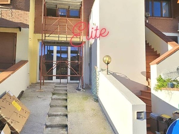 casa indipendente in vendita a Massarosa in zona Bozzano