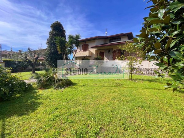casa indipendente in vendita a Massarosa in zona Piano di Mommio