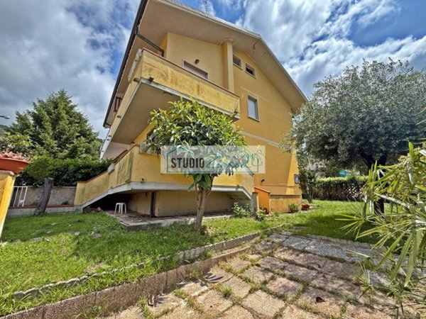 casa indipendente in vendita a Massarosa in zona Stiava