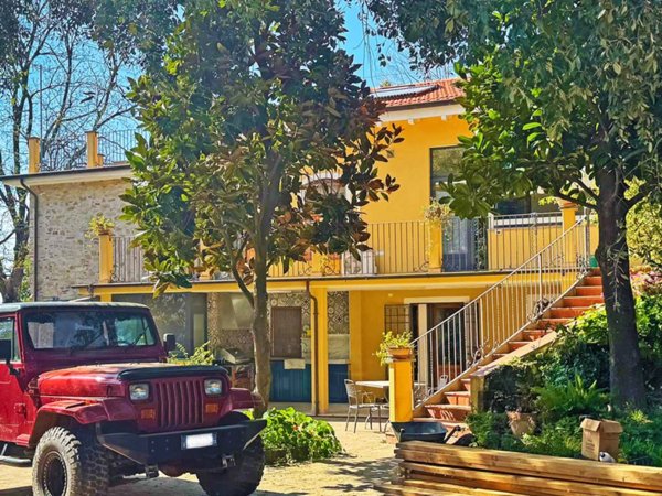 casa indipendente in vendita a Massarosa in zona Gualdo