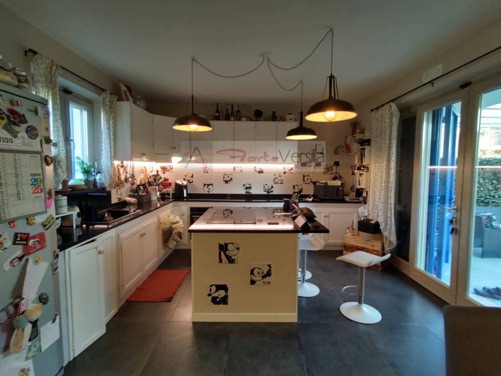 casa indipendente in vendita a Massarosa in zona Bozzano