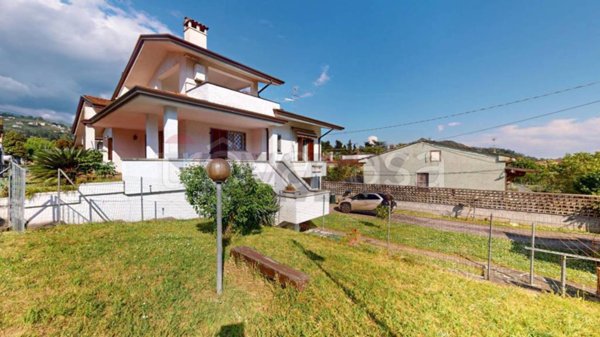 casa indipendente in vendita a Massarosa in zona Piano di Conca