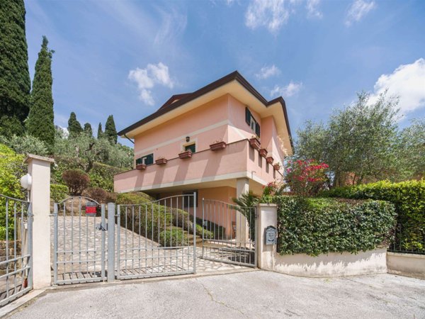 casa indipendente in vendita a Massarosa in zona Bargecchia