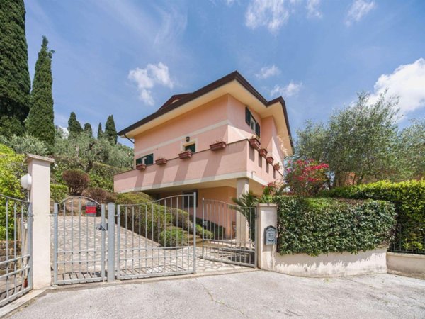 casa indipendente in vendita a Massarosa in zona Bargecchia